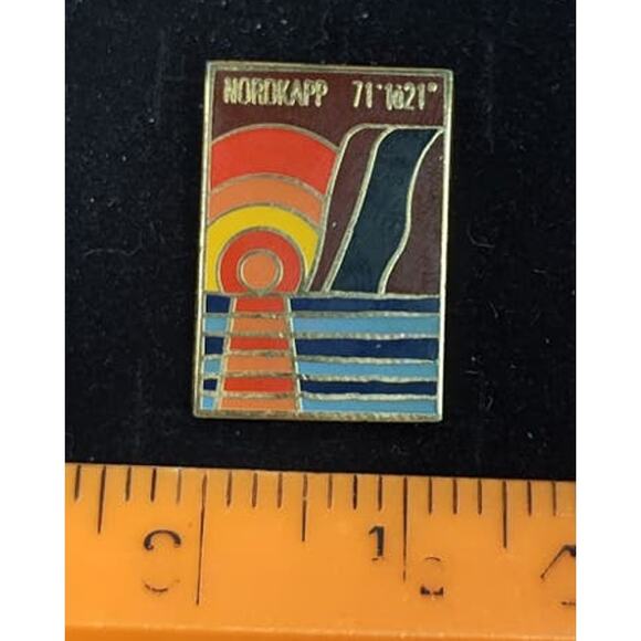 Nordkapp 71 1021 (North Cape, Norway), Midnight Sun Souvenir Travel Pin - Picture 3 of 3